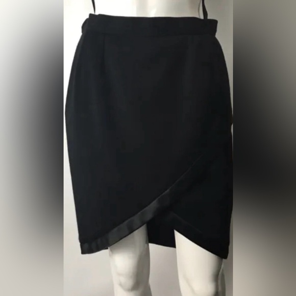 Yves Saint Laurent smoking satin lapel skirt ICONIC piece and like new - Picture 4 of 6